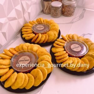 Mini sopaipillas con pebre
